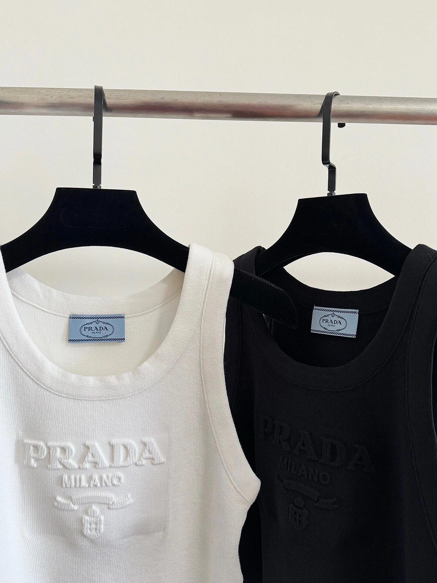 0528 knitted vest