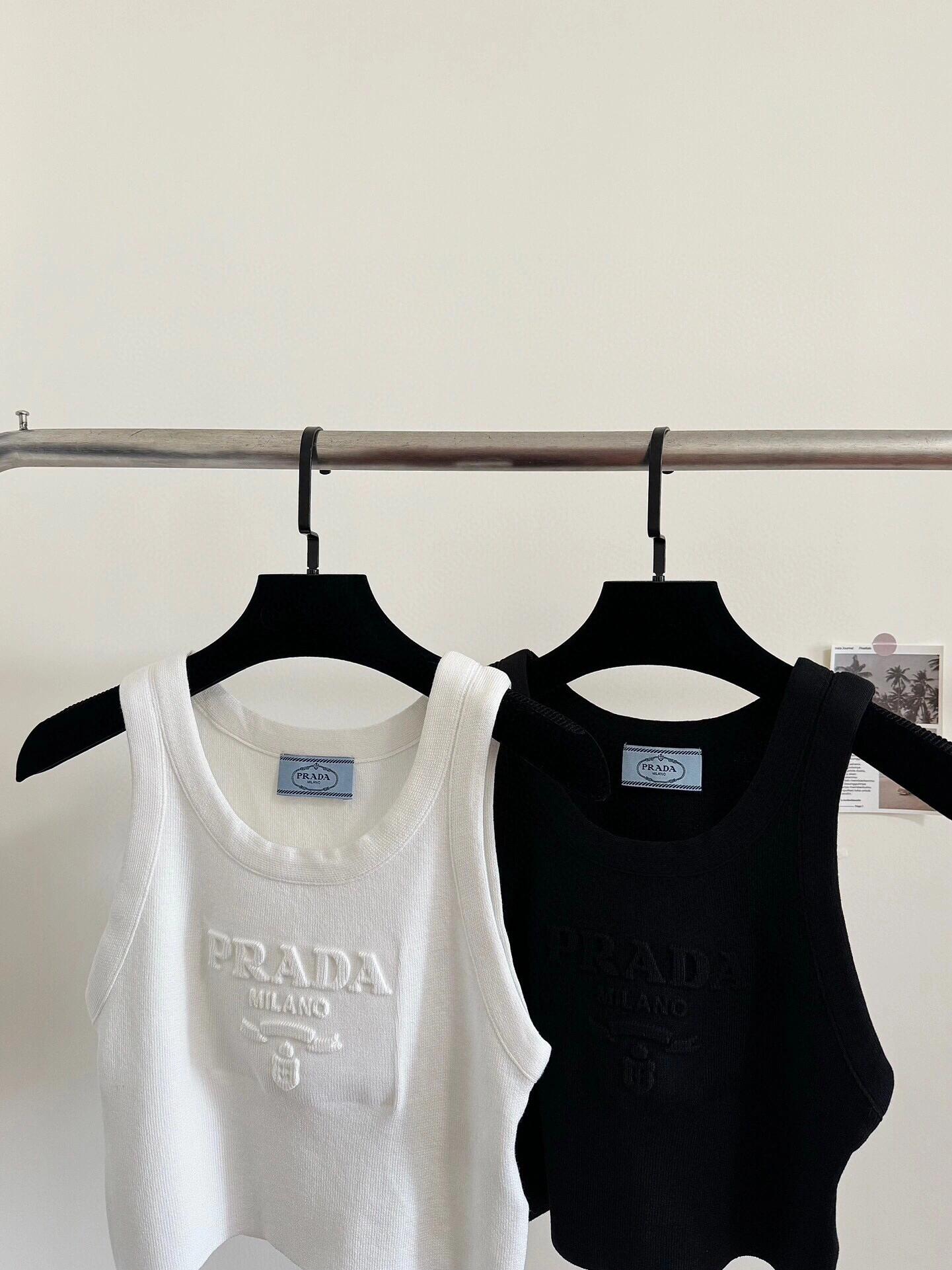 0528 knitted vest