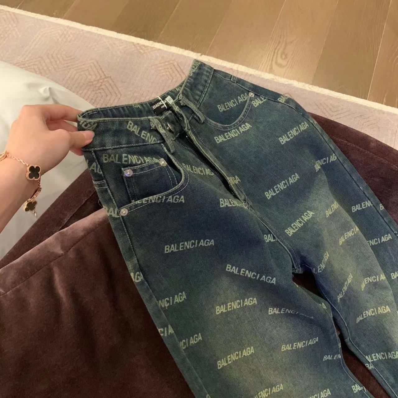 0528 Logo wide leg jeans
