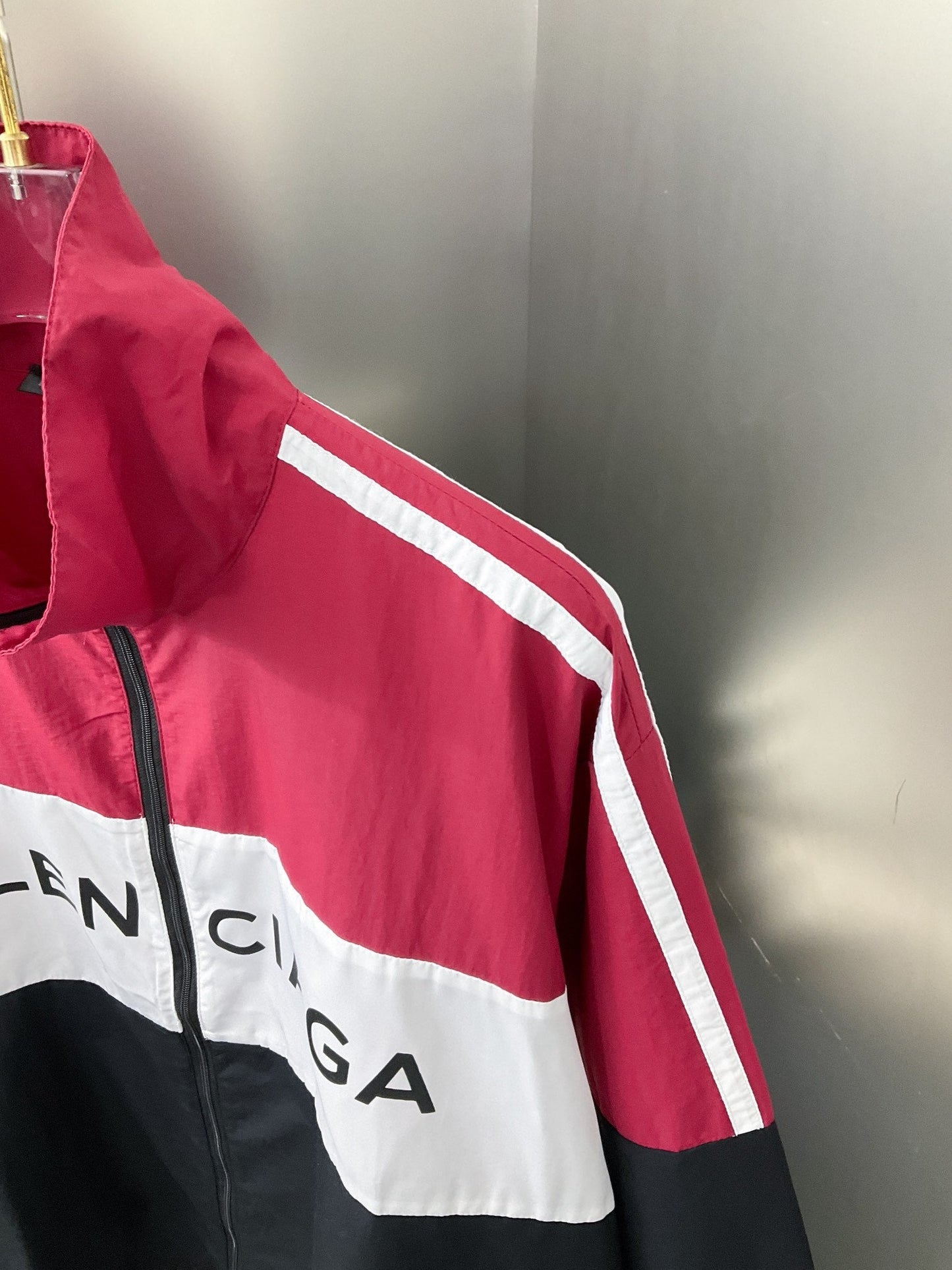 250224 New red patchwork slogan hardshell jacket