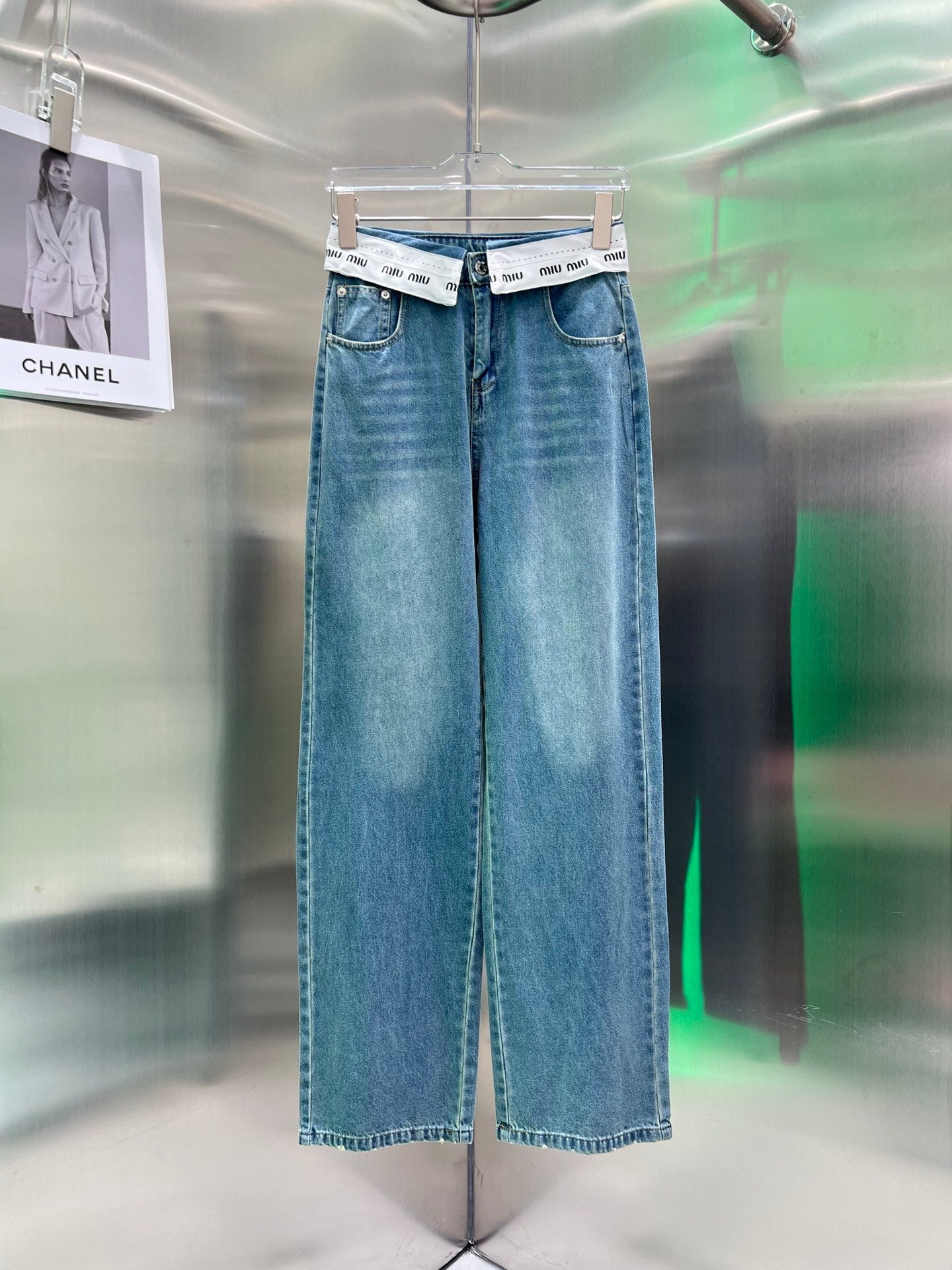 0528 Jeans with logo on waist