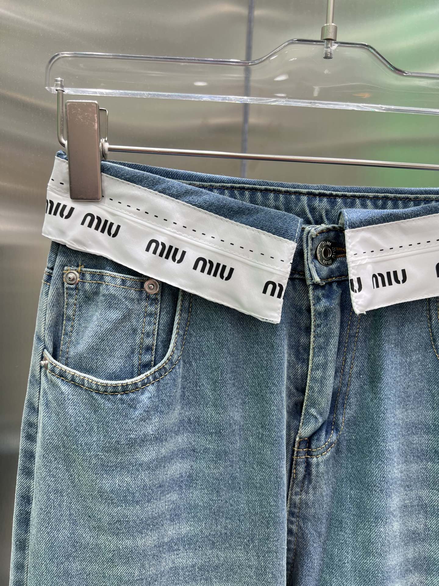 0528 Jeans with logo on waist