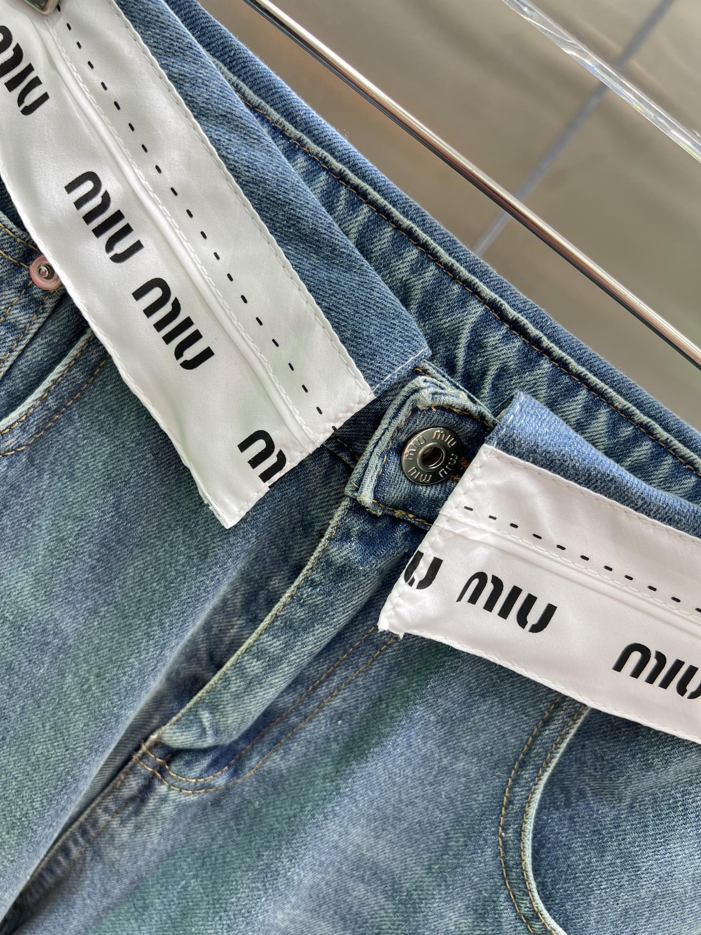 0528 Jeans with logo on waist