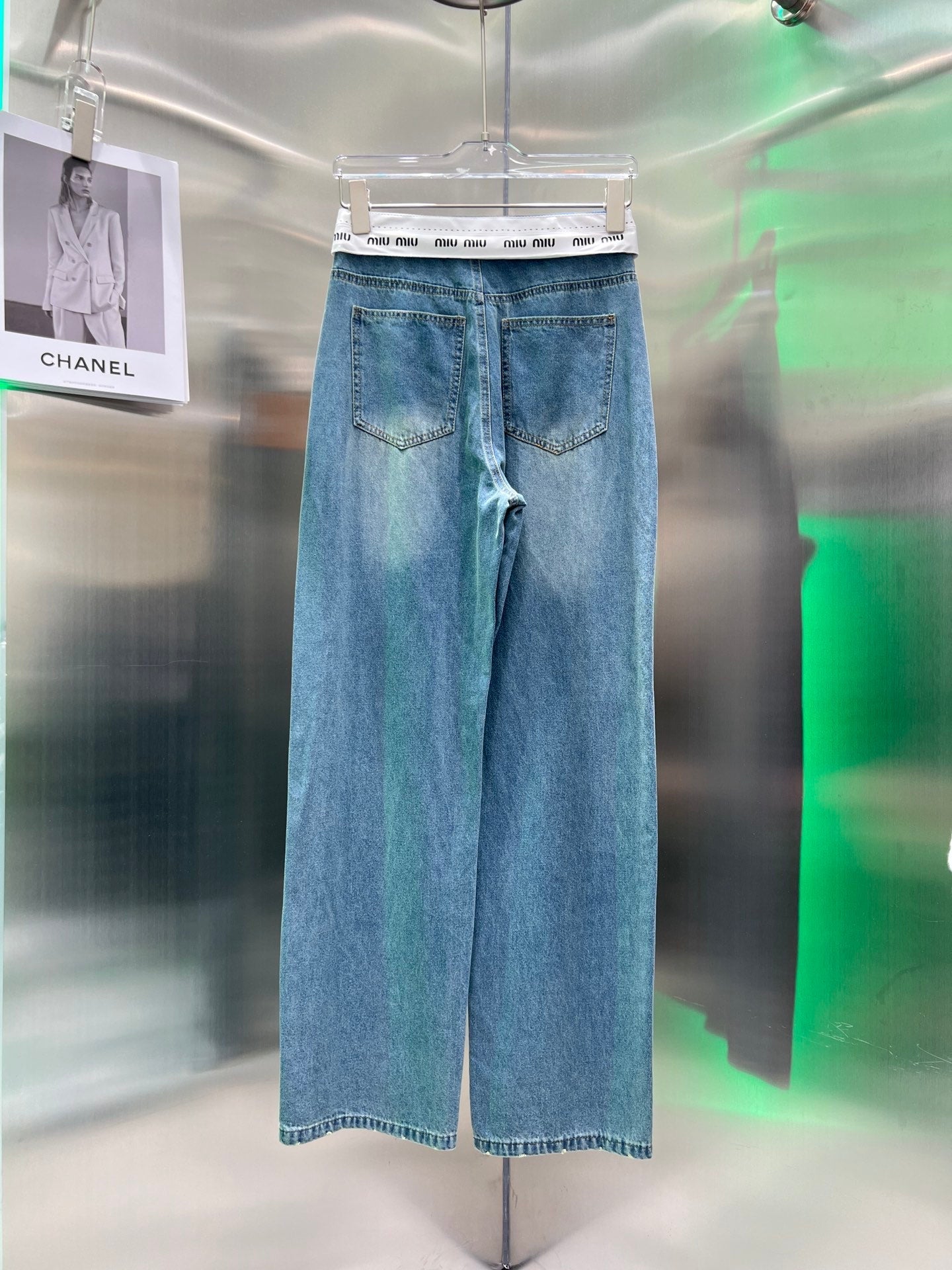 0528 Jeans with logo on waist