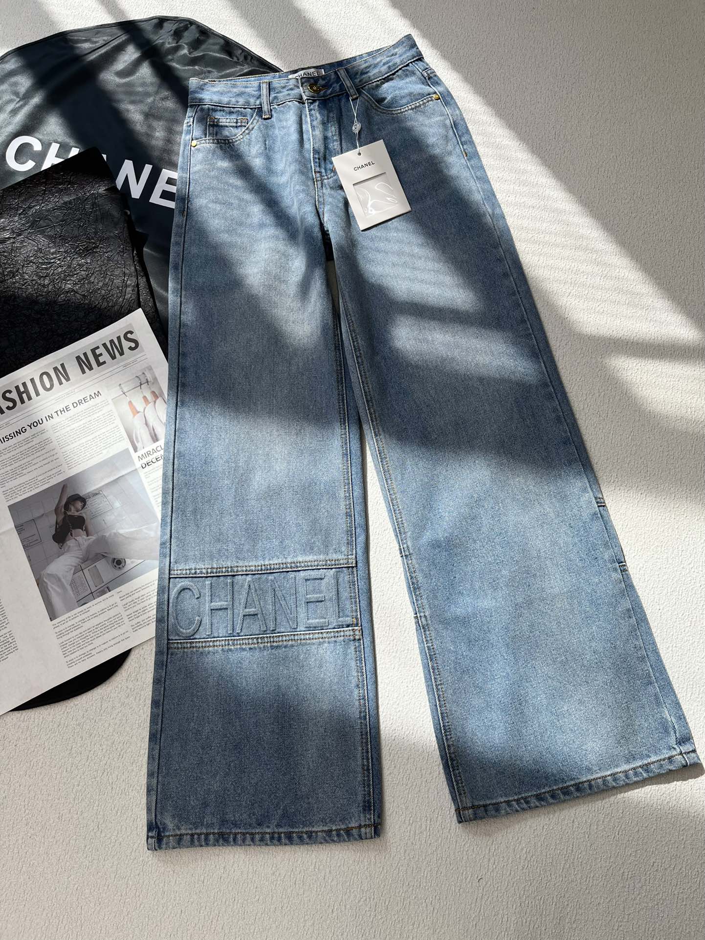 0528 Embossed letter jeans