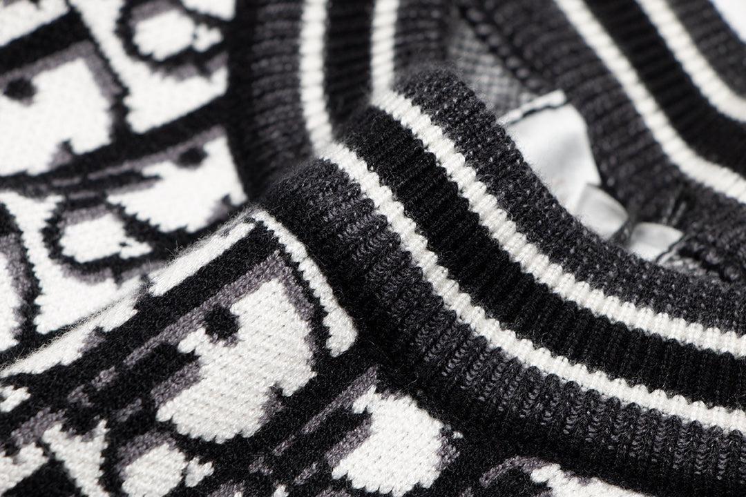 1203 New classic monogrammed sweaters